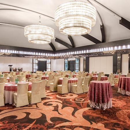 Crowne Plaza New Delhi Rohini By Ihg Hotel Exterior foto